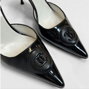 CHANEL pumps